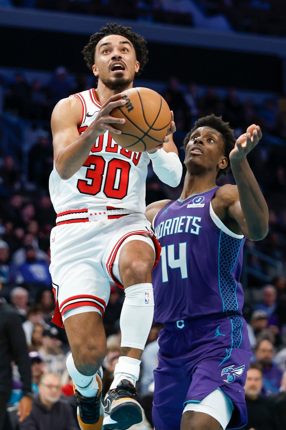 Josh Giddey scores 26 points, Bulls hang on to beat Hornets 129-126 to snap 7-game losing streak | iNFOnews.ca