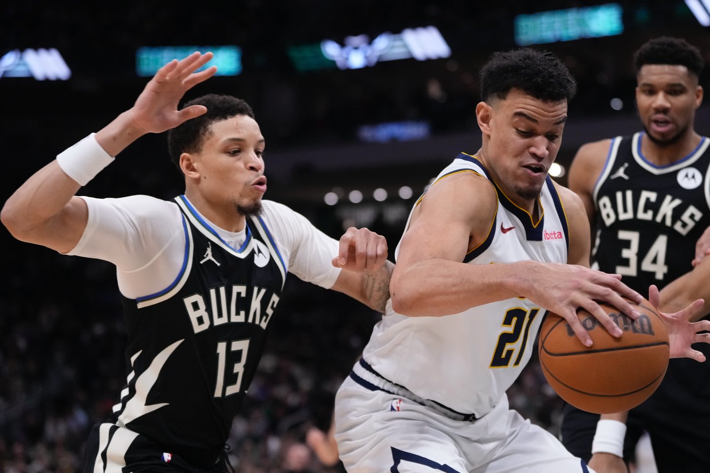 Strawther scores 20 points as short-handed Nuggets outlast slumping Bucks 102-100 | iNFOnews.ca
