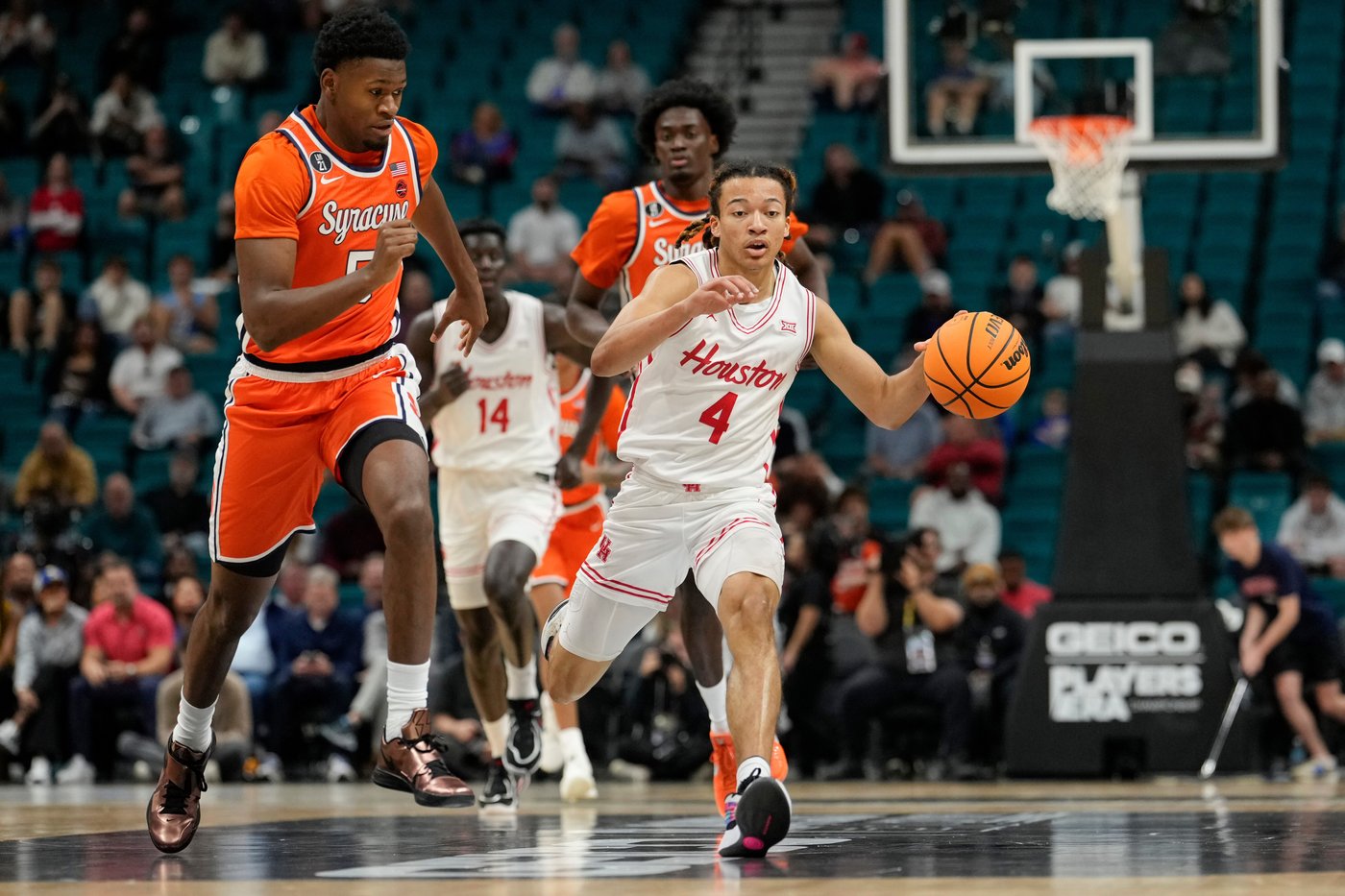 Sharp and Uzan shine in OT as No. 3 Houston outlasts Syracuse 78-74 at Players Era | iNFOnews.ca