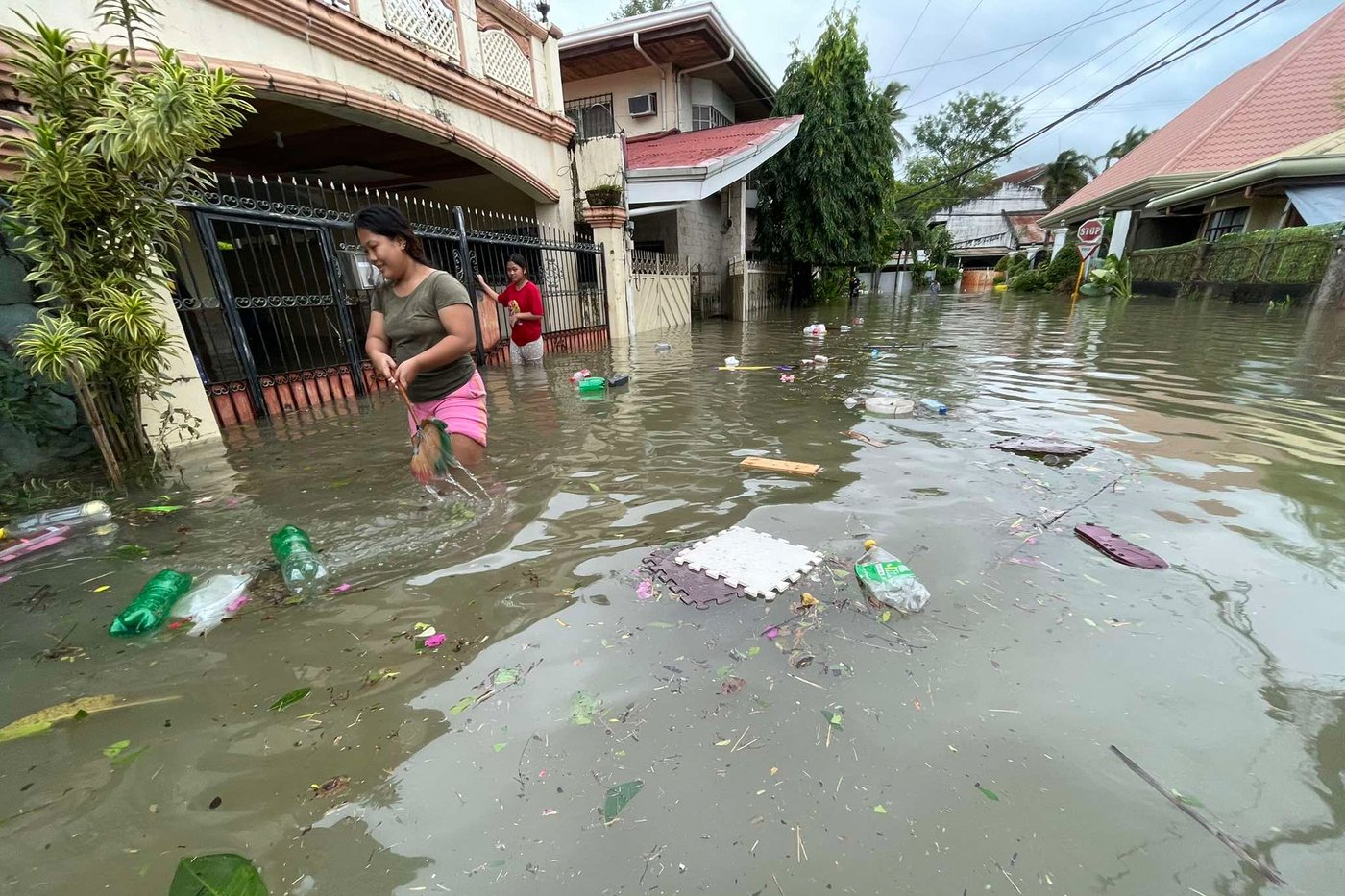 Typhoon Kalmaegi moves across central Philippines, leaving at least 1 dead and setting off floods | iNFOnews.ca Typhoon Kalmaegi moves across central Philippines, leaving at least 1 dead and setting off floods | iNFOnews.ca