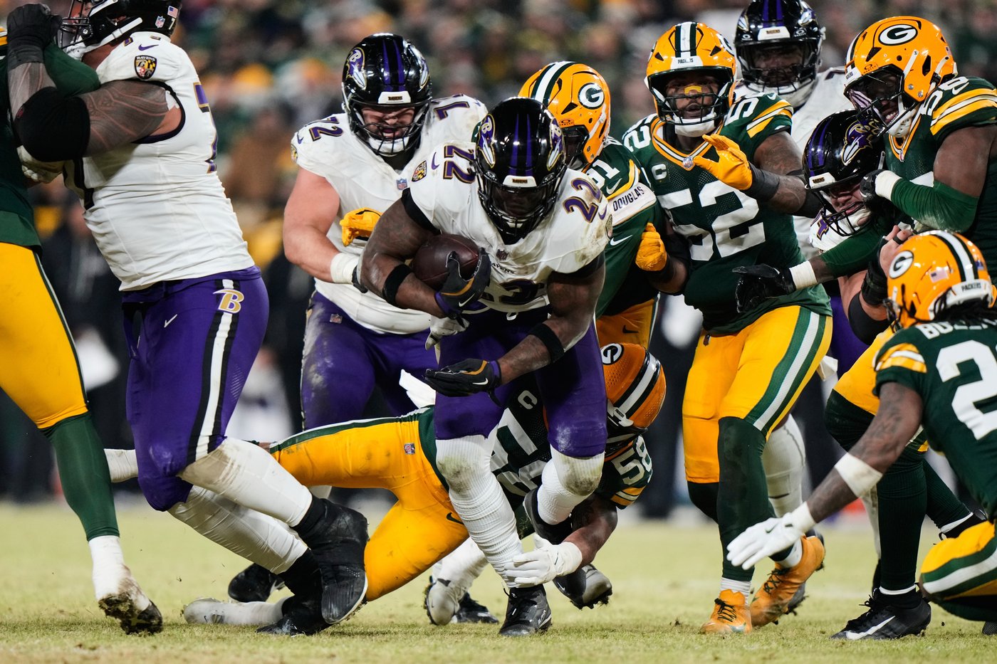 Derrick Henry's virtuoso performance helps Ravens stay alive with 41-24 win over Packers | iNFOnews.ca