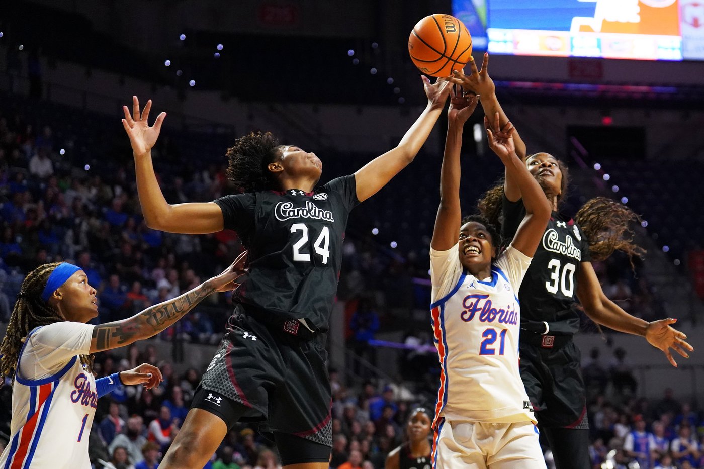 Raven Johnson, Edwards lead the way as No. 3 South Carolina holds off Florida 74-63 | iNFOnews.ca