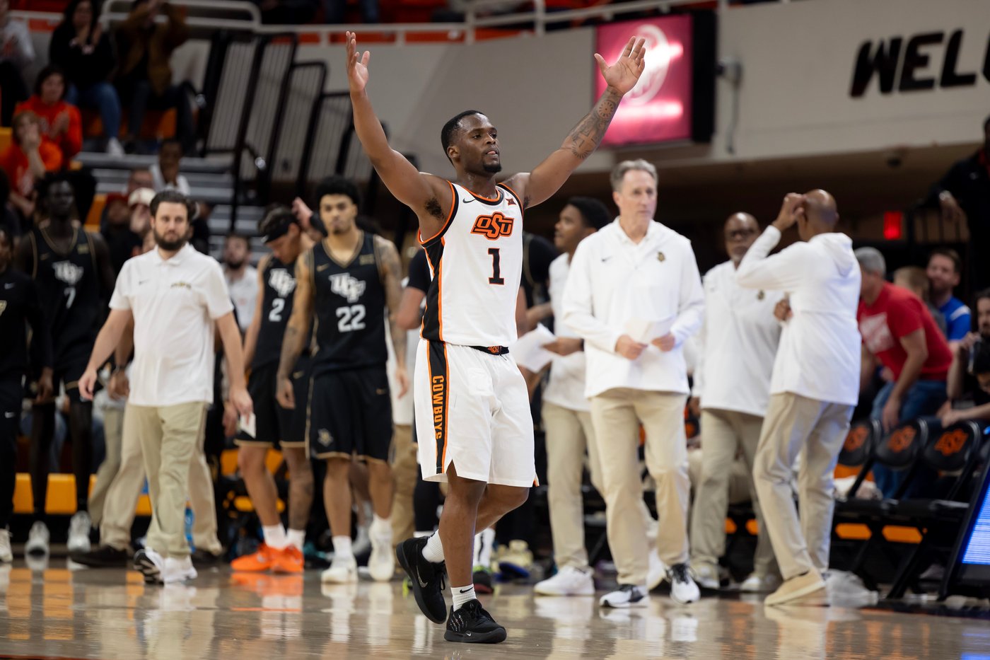 Oklahoma State tops No. 25 UCF 87-76 | iNFOnews.ca