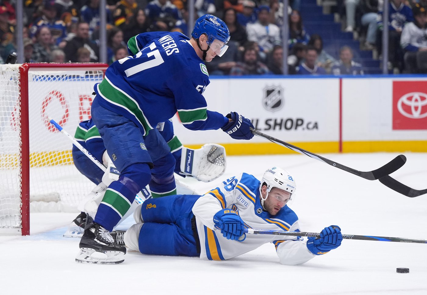 Snuggerud scores twice, St. Louis Blues beat Vancouver Canucks 5-2 | iNFOnews.ca Snuggerud scores twice, St. Louis Blues beat Vancouver Canucks 5-2 | iNFOnews.ca