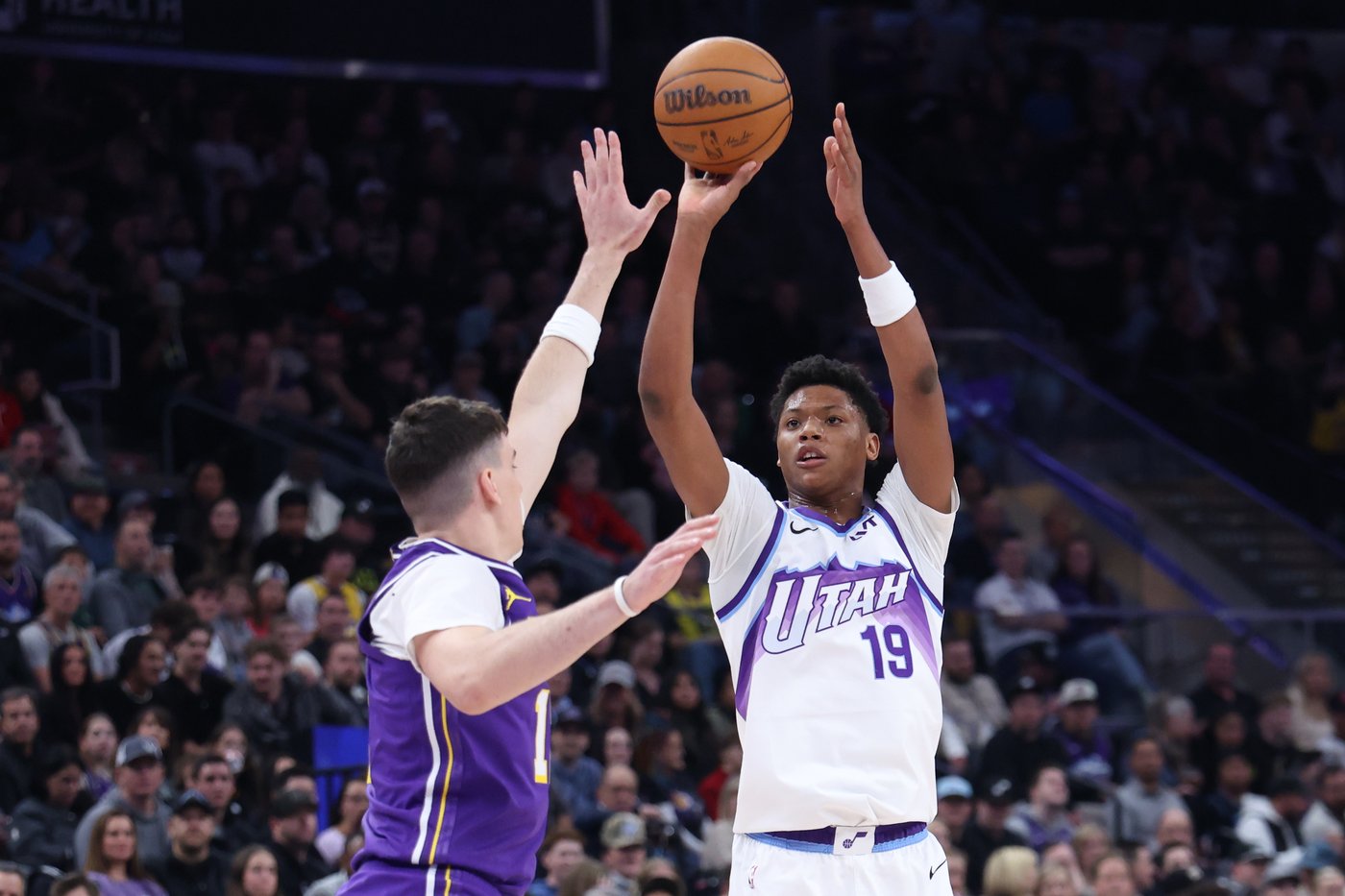 Doncic has 45 points and a triple-double as the Lakers come back to beat the Jazz 143-135 | iNFOnews.ca