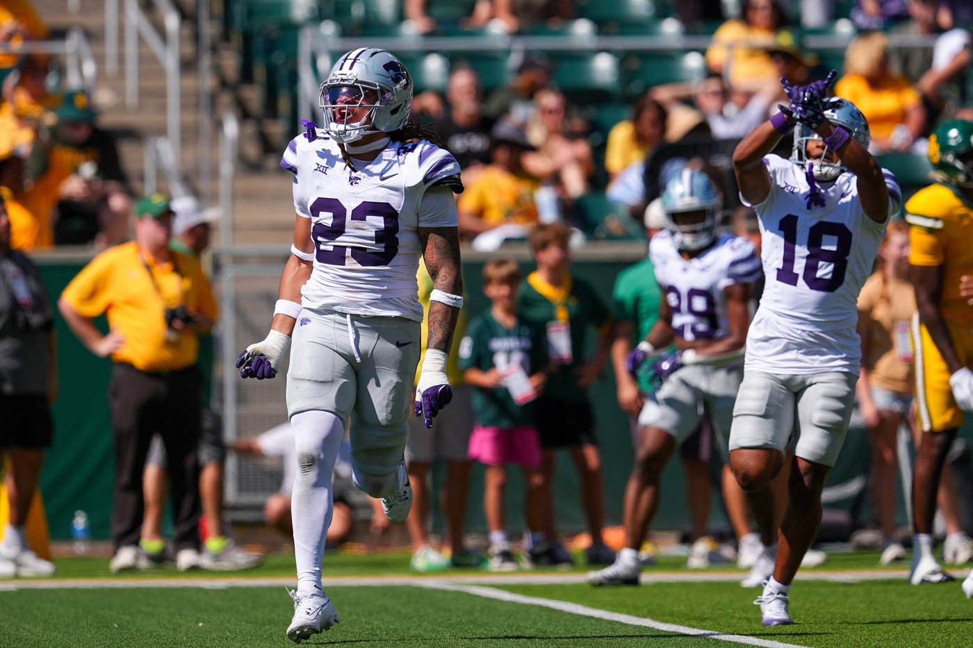Connor Hawkins' kick after Jacob Redding's long pick-6 helps lift Baylor past Kansas State 35-34 | iNFOnews.ca