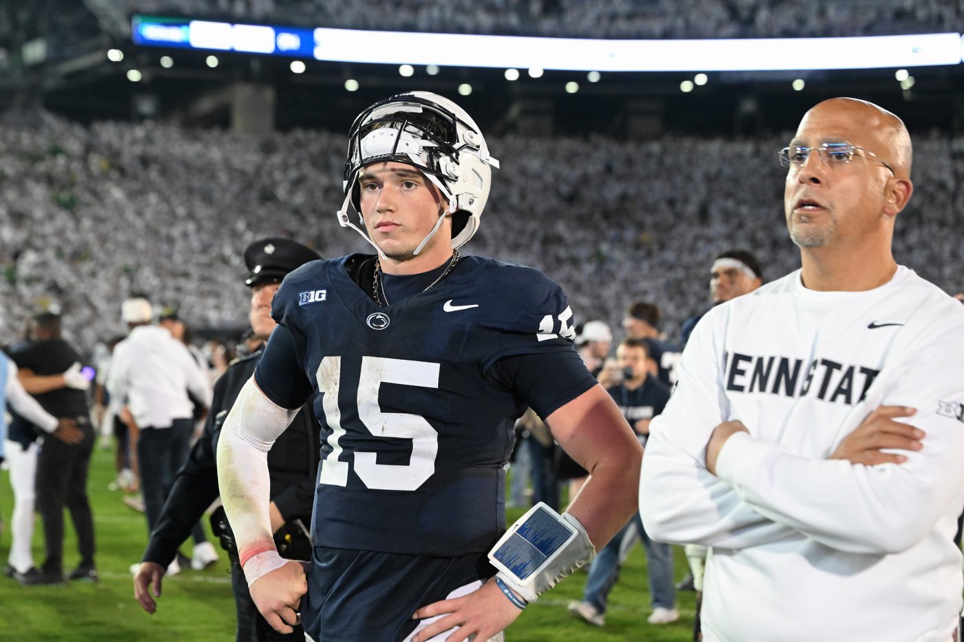 The Latest: AP Top 25 college football rankings see Oregon jump to No. 2 as top five shuffles | iNFOnews.ca