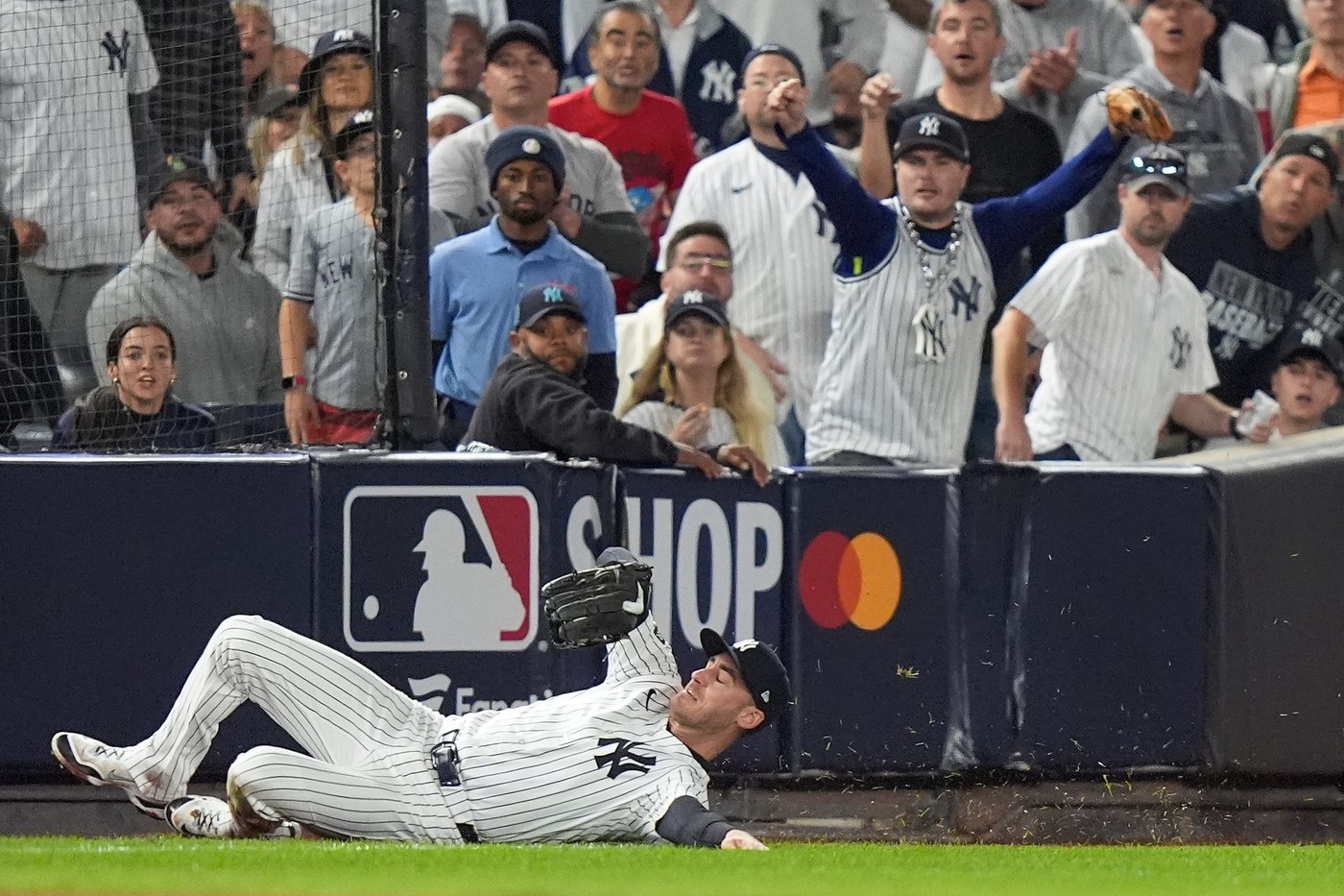 Photo Gallery: Blue Jays beat Yankees in Game 4 | iNFOnews.ca