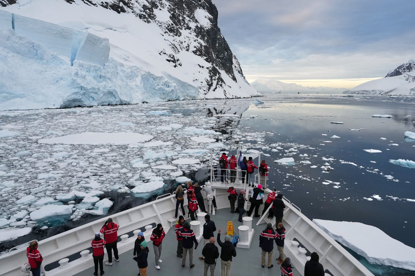 In Antarctica, photos show a remote area teeming with life amid growing risks from climate change | iNFOnews.ca