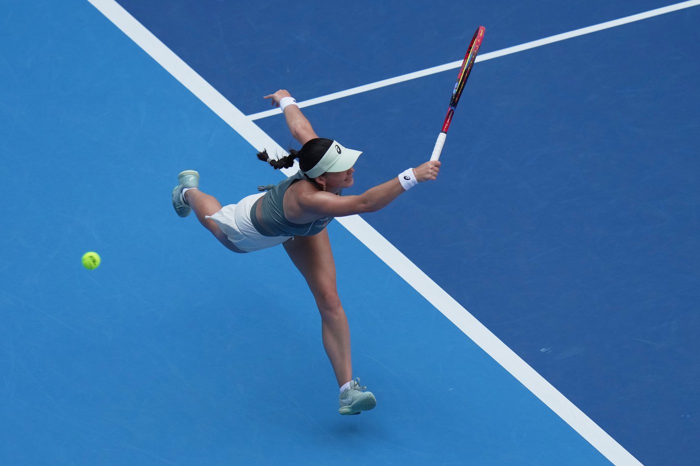 Gauff beats hard-hitting Lys to reach China Open semifinals | iNFOnews.ca