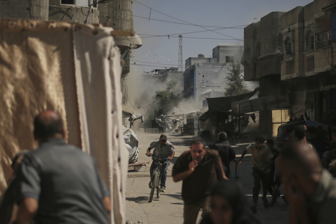 Israel ramps up strikes on Gaza City and hospital says at least 32 are dead | iNFOnews.ca