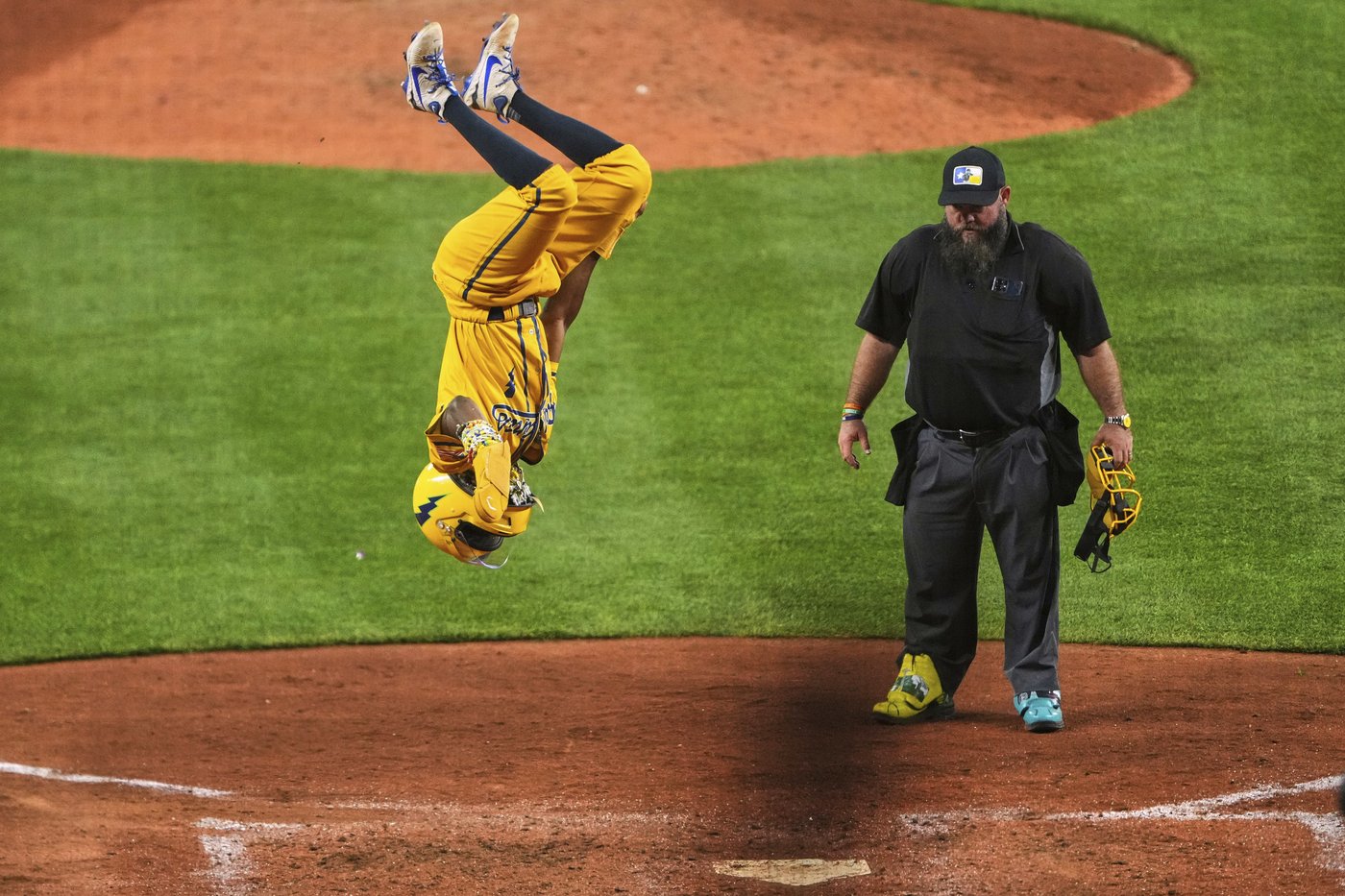 Photo highlights from the Savannah Bananas' exhibition baseball battle against the Firefighters | iNFOnews.ca