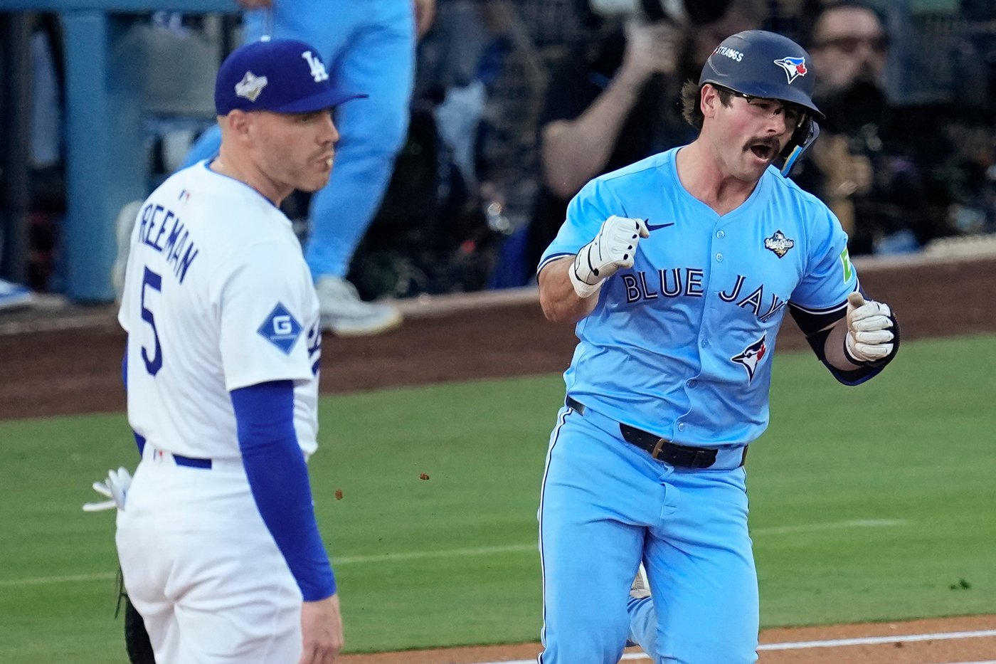 Photo Gallery: Blue Jays top Dodgers 6-1 to take 3-2 series lead | iNFOnews.ca