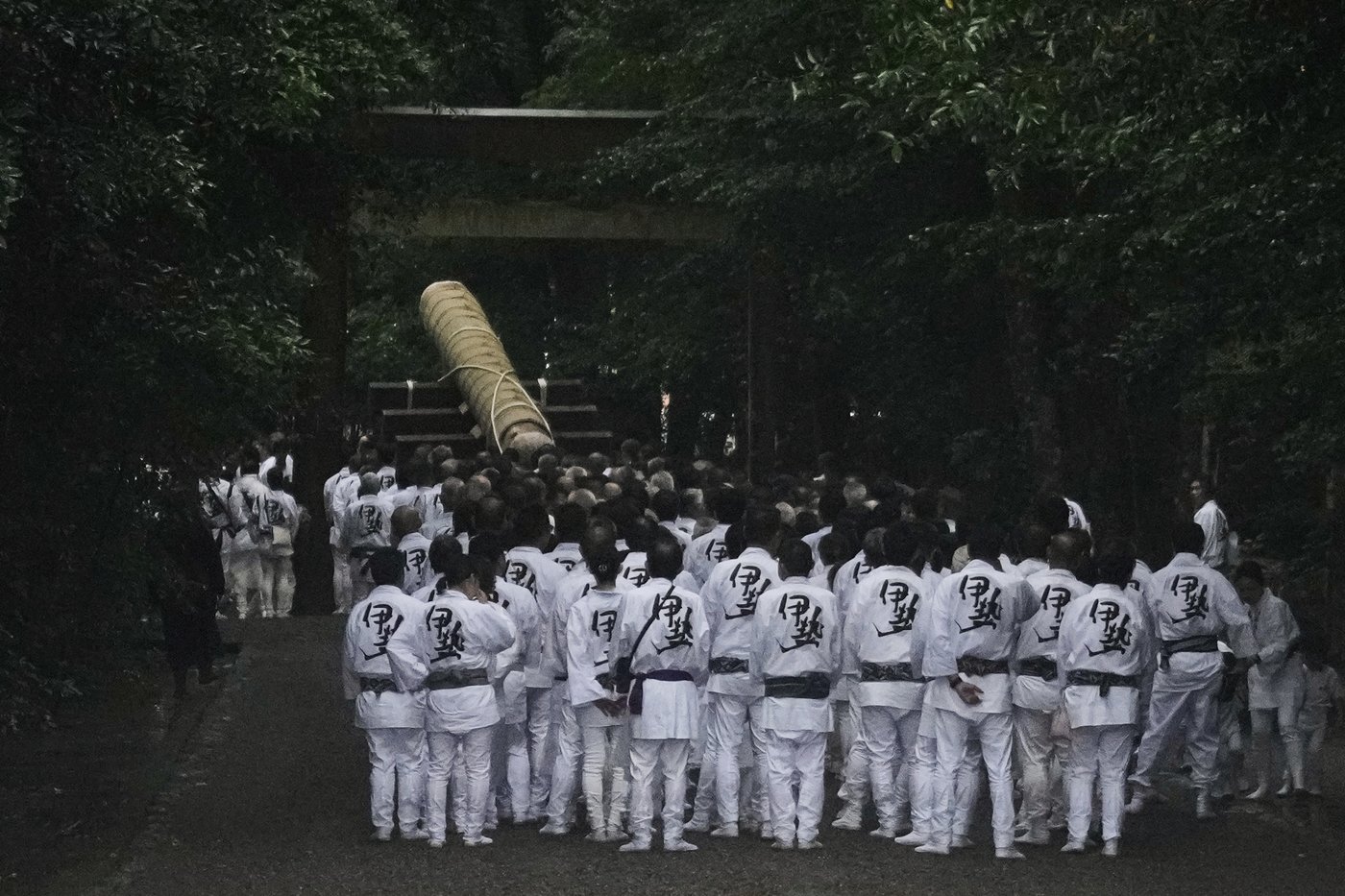 Photos show historic Japanese shrine that is torn down and rebuilt every 20 years | iNFOnews.ca