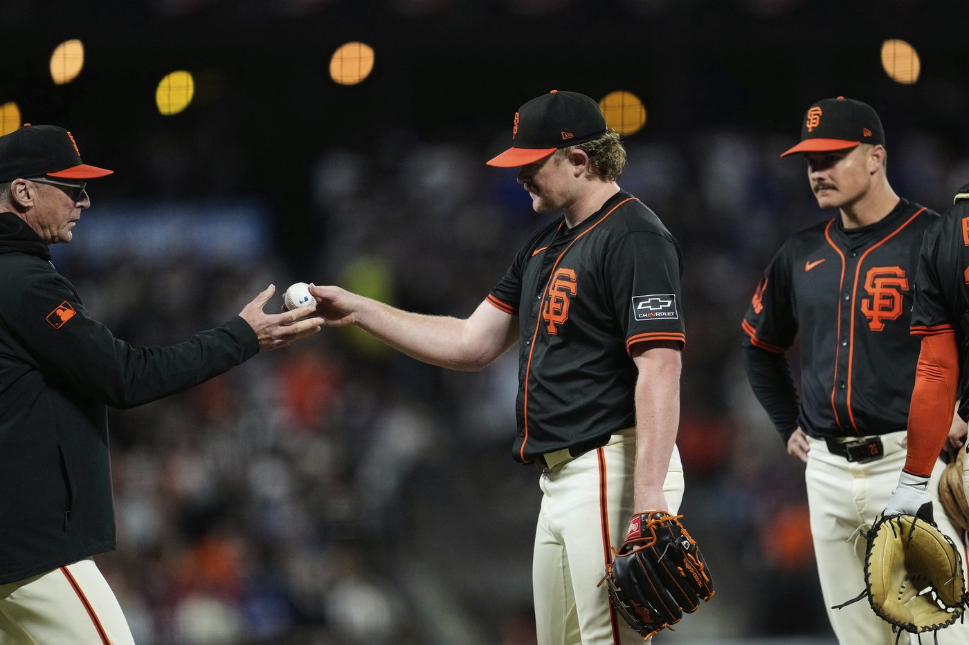 Shohei Ohtani hits his 49th homer and Dodgers rally to beat Giants 13-7 | iNFOnews.ca