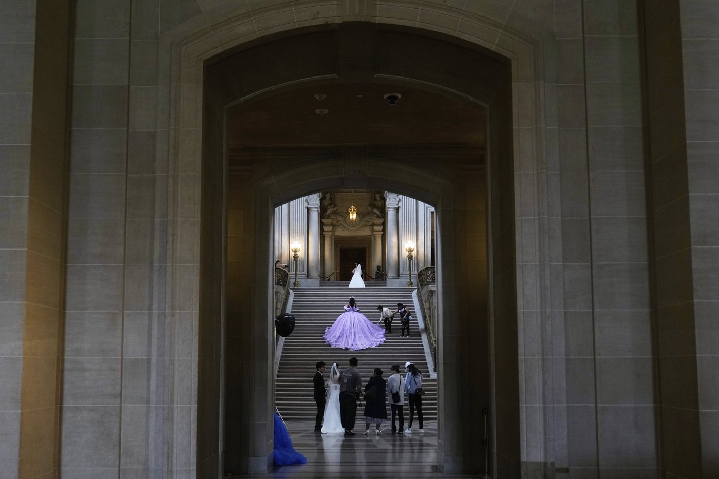 San Francisco's City Hall becomes a dream destination for quinceañera photos | iNFOnews.ca