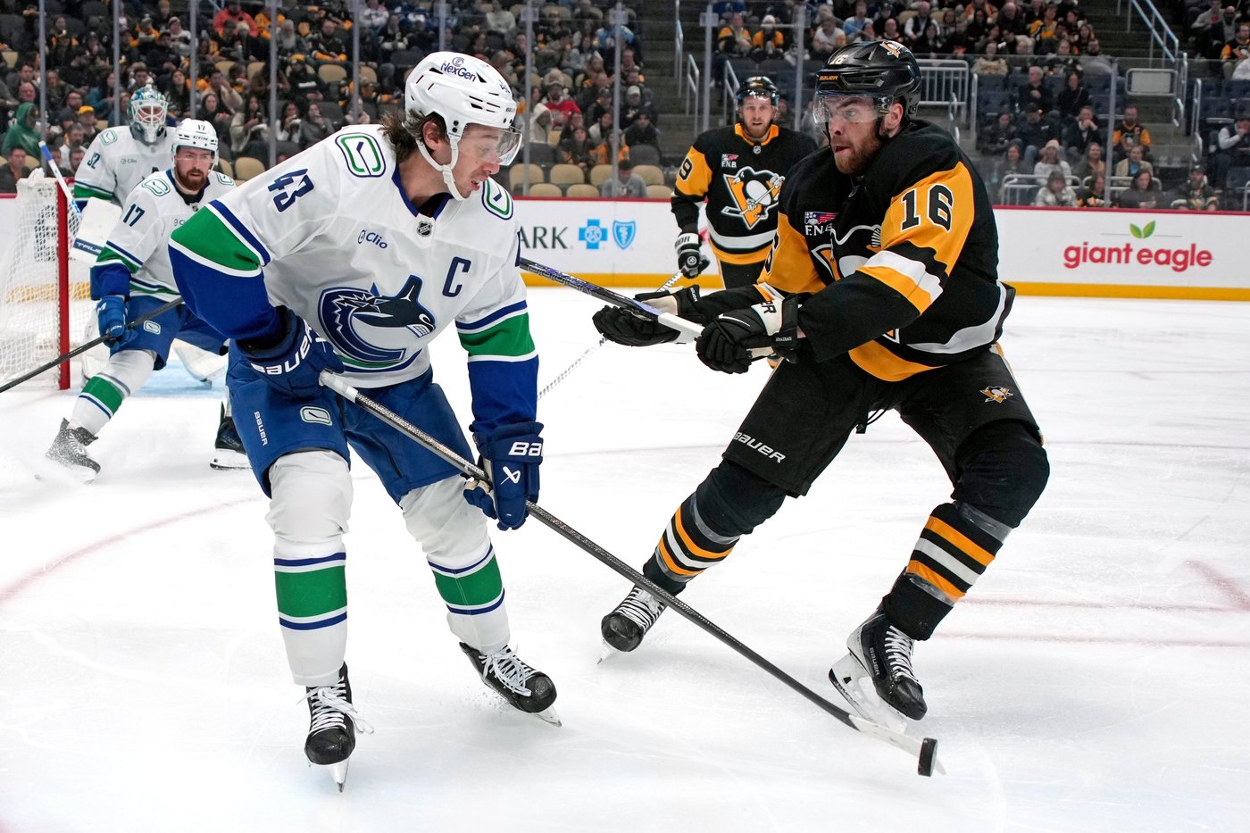 Crosby scores, Letang reaches 600 career assists as Penguins breeze past Canucks 5-1 | iNFOnews.ca Crosby scores, Letang reaches 600 career assists as Penguins breeze past Canucks 5-1 | iNFOnews.ca