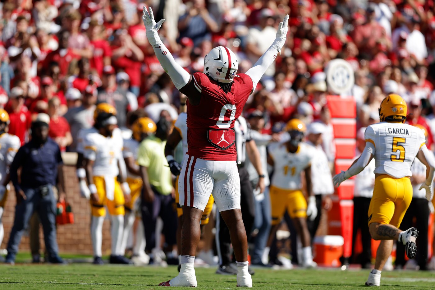 No. 5 Oklahoma rolls past Kent State 44-0 as QB Hawkins produces 4 TDs while filling in for Mateer | iNFOnews.ca