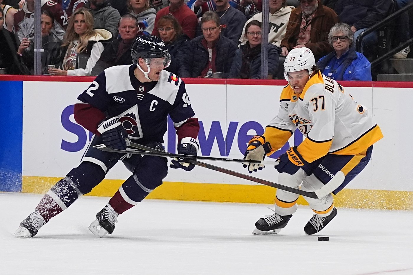 MacKinnon has goal and assist as Avalanche beat Predators 4-2 for 11th straight home win | iNFOnews.ca MacKinnon has goal and assist as Avalanche beat Predators 4-2 for 11th straight home win | iNFOnews.ca