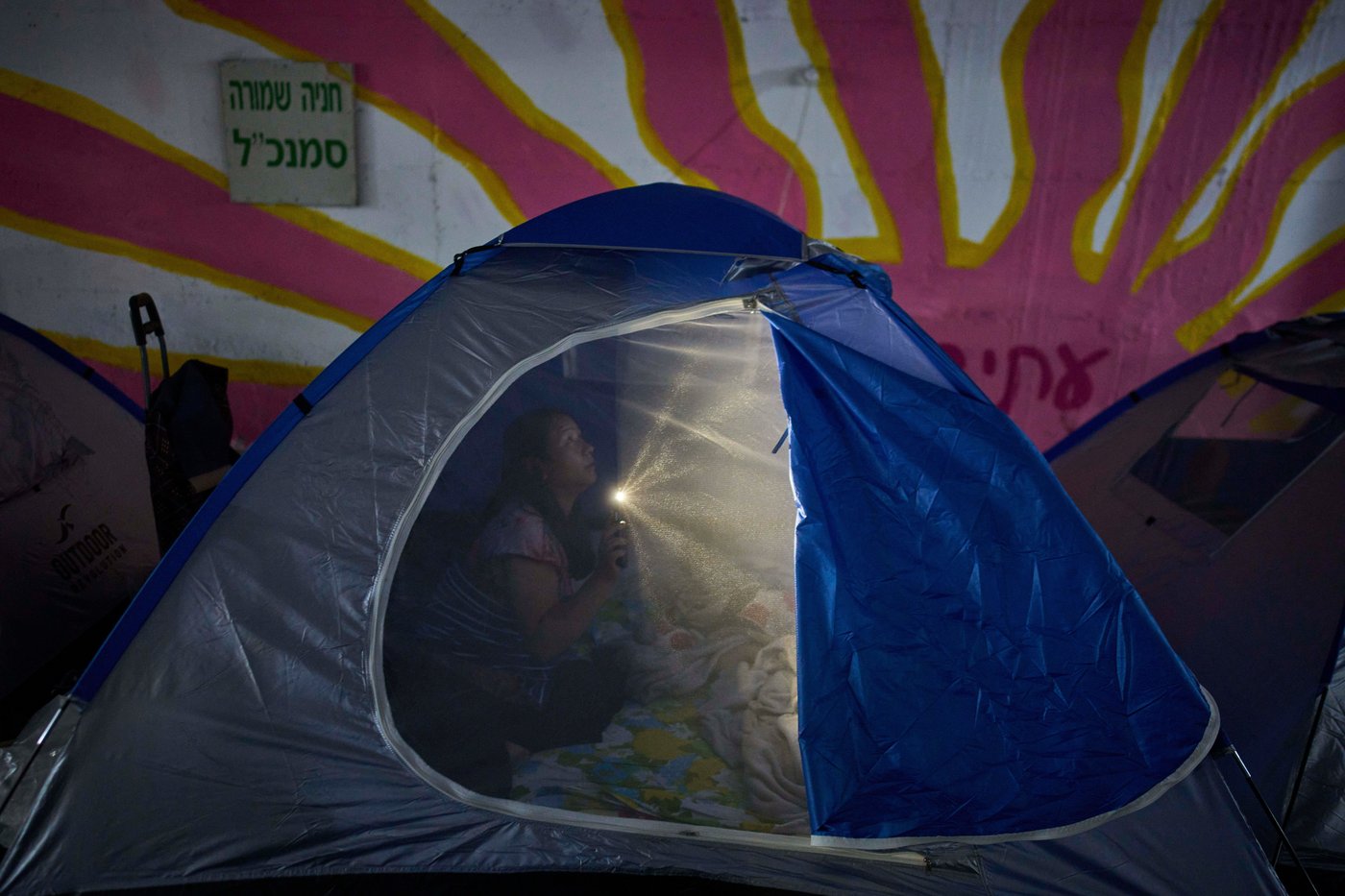 The top AP photos from the Middle East in 2025: Conflict, courage, and moments of wonder | iNFOnews.ca