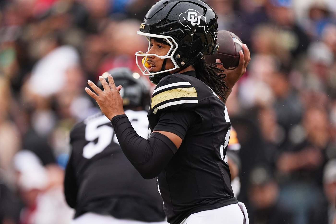 Kaidon Salter throws 2 TD passes, Colorado's defense shines in 24-17 win over No. 22 Iowa State | iNFOnews.ca