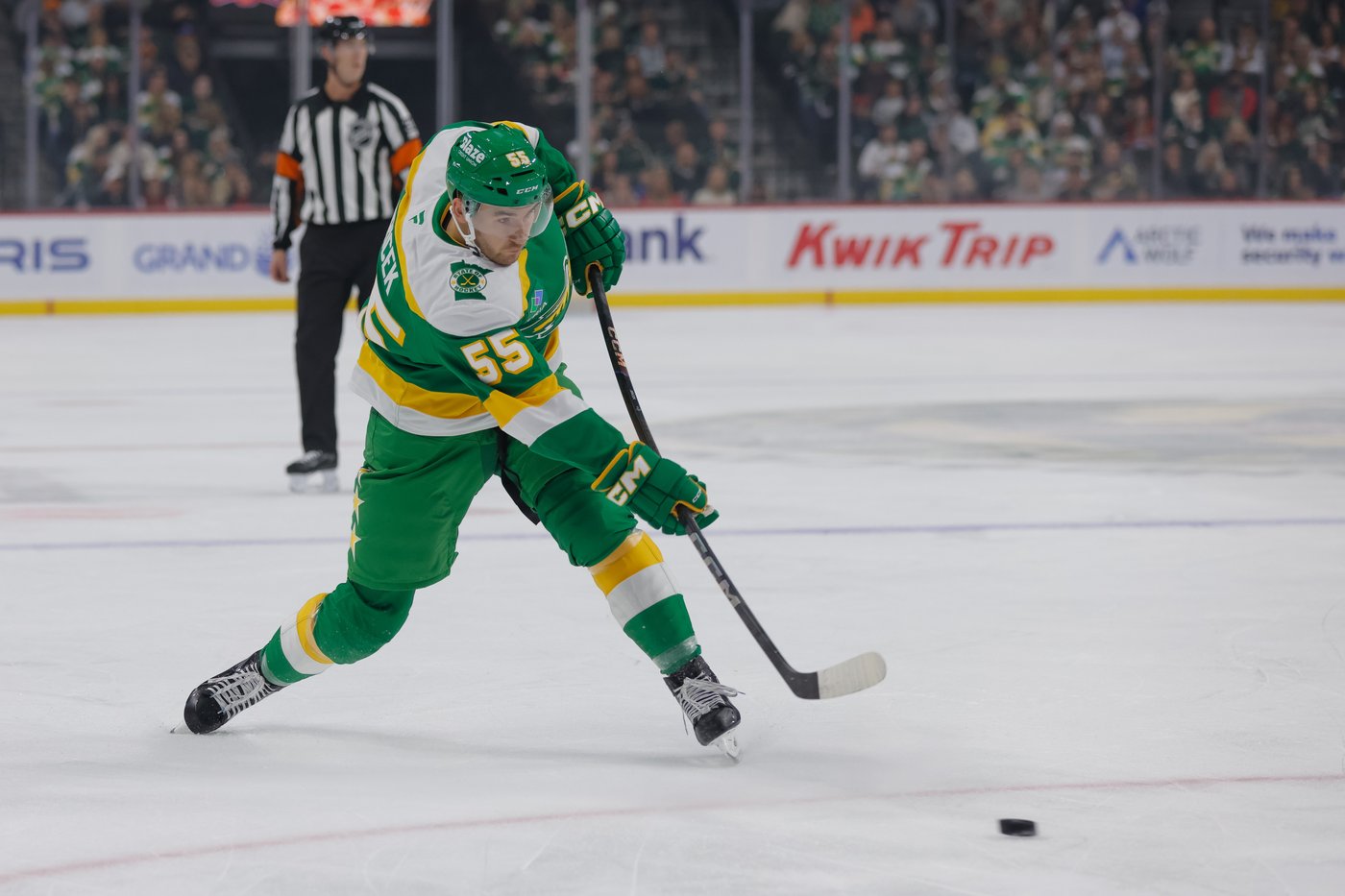 Cooley, Schmaltz each score twice as Mammoth stay hot with 6-2 win over Wild | iNFOnews.ca Cooley, Schmaltz each score twice as Mammoth stay hot with 6-2 win over Wild | iNFOnews.ca