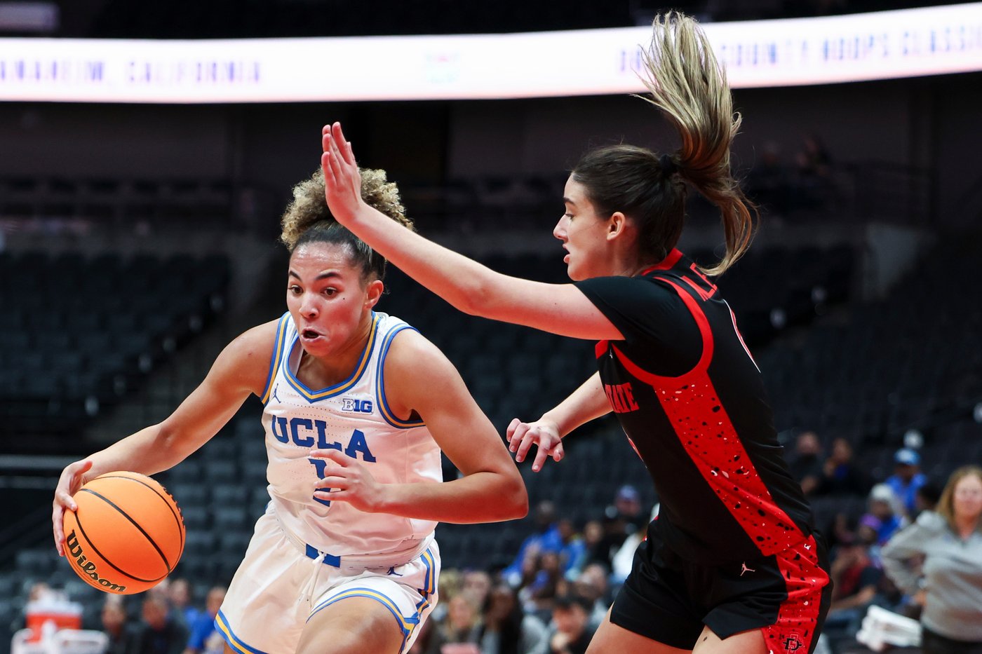 Lauren Betts shines as No. 3 UCLA women rout San Diego State 77-53 in season opener | iNFOnews.ca Lauren Betts shines as No. 3 UCLA women rout San Diego State 77-53 in season opener | iNFOnews.ca