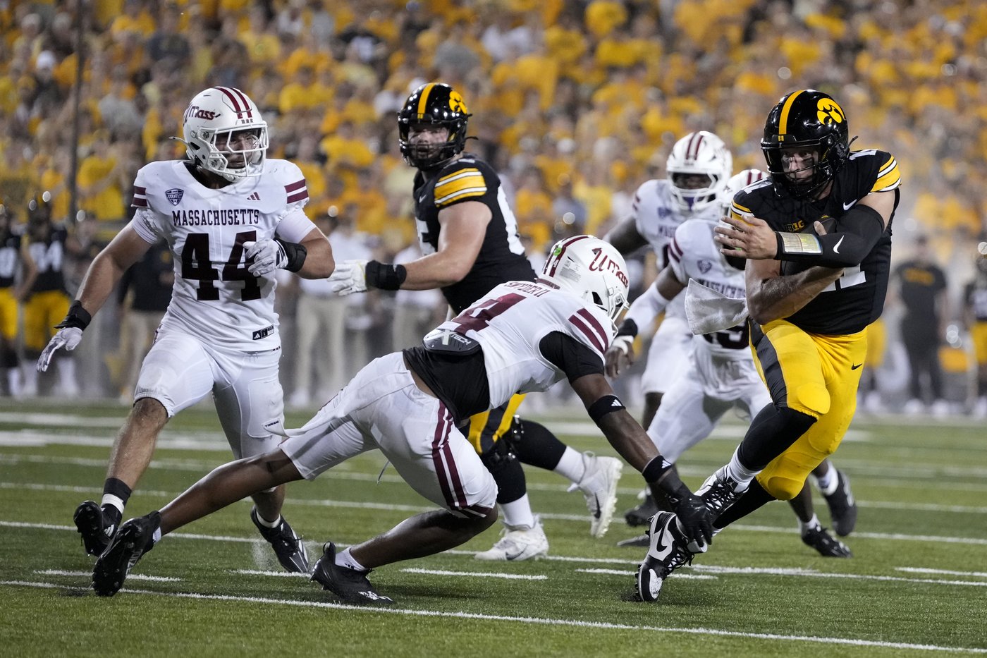 Iowa's Kirk Ferentz becomes Big Ten's winningest coach as Hawkeyes beat Massachusetts, 47-7 | iNFOnews.ca