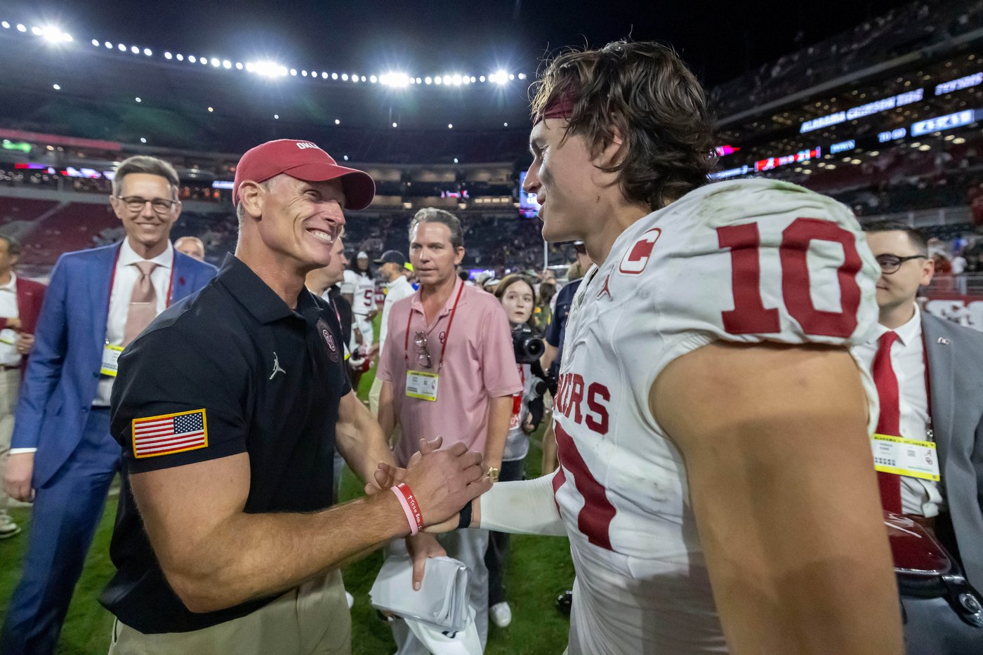 College football Week 13: No. 16 USC at No. 6 Oregon top game as CFP and conference races take shape | iNFOnews.ca