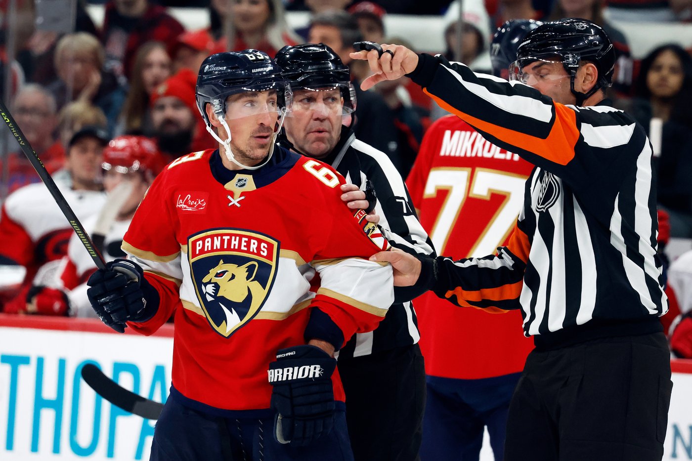 Panthers pay tribute to Brad Marchand's 1,000th point with pre-game ceremony | iNFOnews.ca