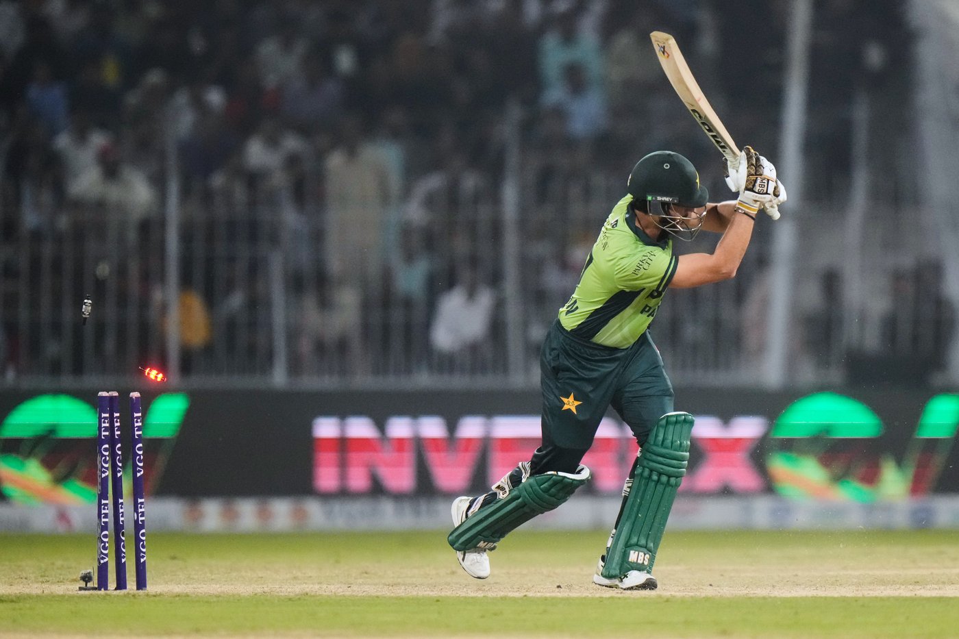 De Kock revives international career with a century as South Africa thrashes Pakistan in 2nd ODI | iNFOnews.ca De Kock revives international career with a century as South Africa thrashes Pakistan in 2nd ODI | iNFOnews.ca