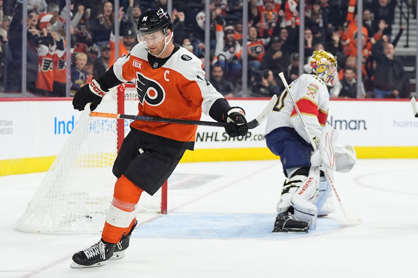 Sean Couturier's 4-point night lifts Flyers over Panthers in emotional home opener | iNFOnews.ca Sean Couturier's 4-point night lifts Flyers over Panthers in emotional home opener | iNFOnews.ca