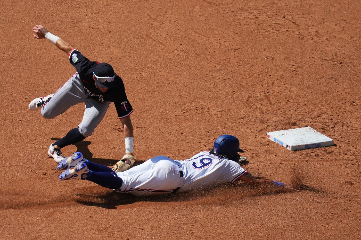 Byron Buxton homers twice including a 2nd-straight leadoff shot to lead Twins over Rangers 4-0 | iNFOnews.ca