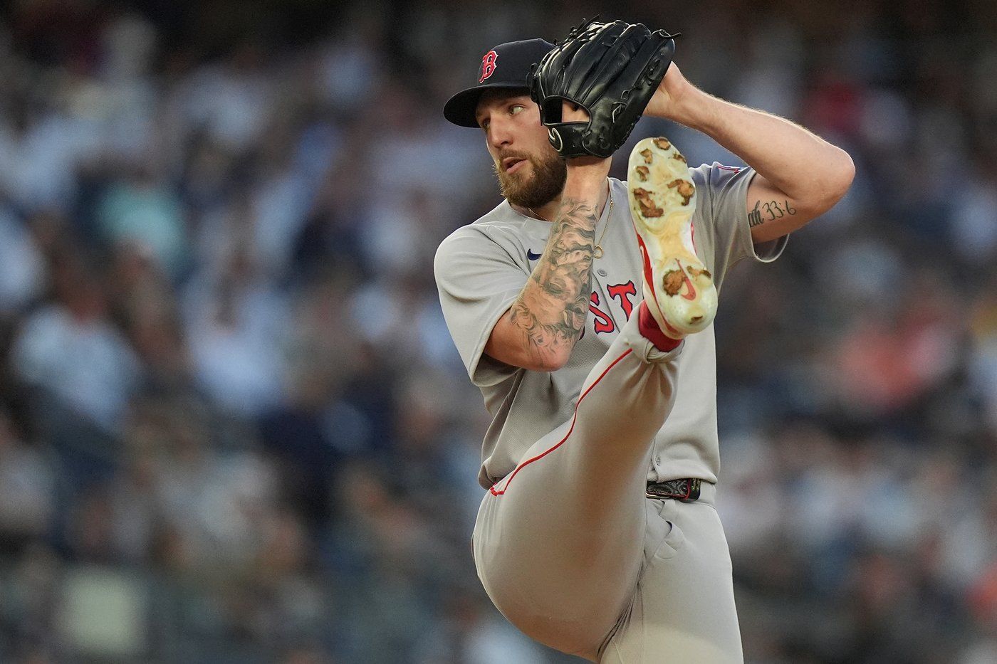Crochet pitches like an ace from bygone days and lifts Red Sox over Yankees 3-1 in playoff opener | iNFOnews.ca