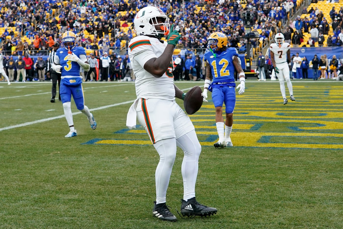 No. 13 Miami races past No. 24 Pitt 38-7 to state its case for a CFP berth | iNFOnews.ca