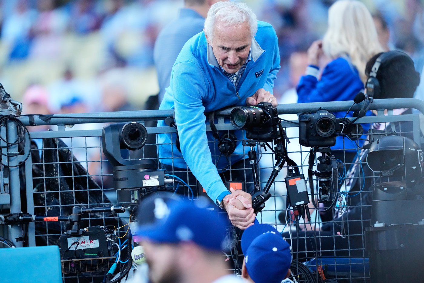 Kyle Schwarber hits two homers to lift Phillies over Dodgers 8-2 and avoid sweep in NLDS | iNFOnews.ca Kyle Schwarber hits two homers to lift Phillies over Dodgers 8-2 and avoid sweep in NLDS | iNFOnews.ca