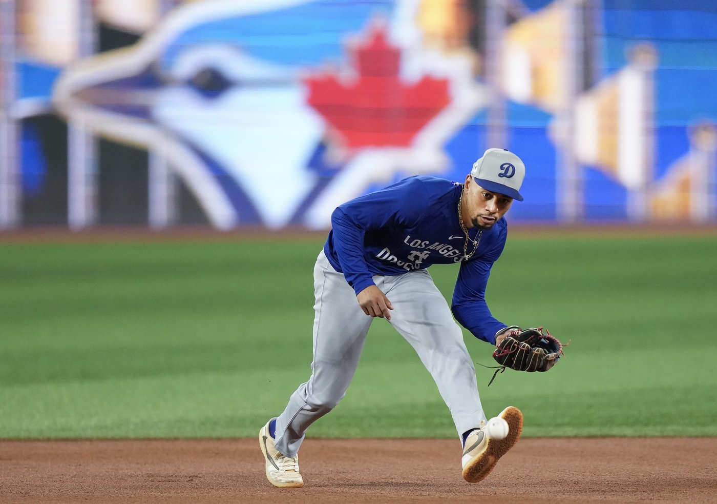 Photo Gallery: Blue Jays and Dodgers practice ahead of Game 6 of World Series | iNFOnews.ca