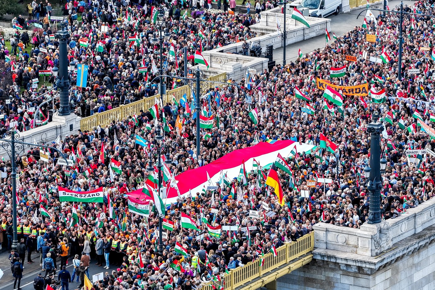 Thousands march in Budapest to support Orbán amid election challenges | iNFOnews.ca Thousands march in Budapest to support Orbán amid election challenges | iNFOnews.ca