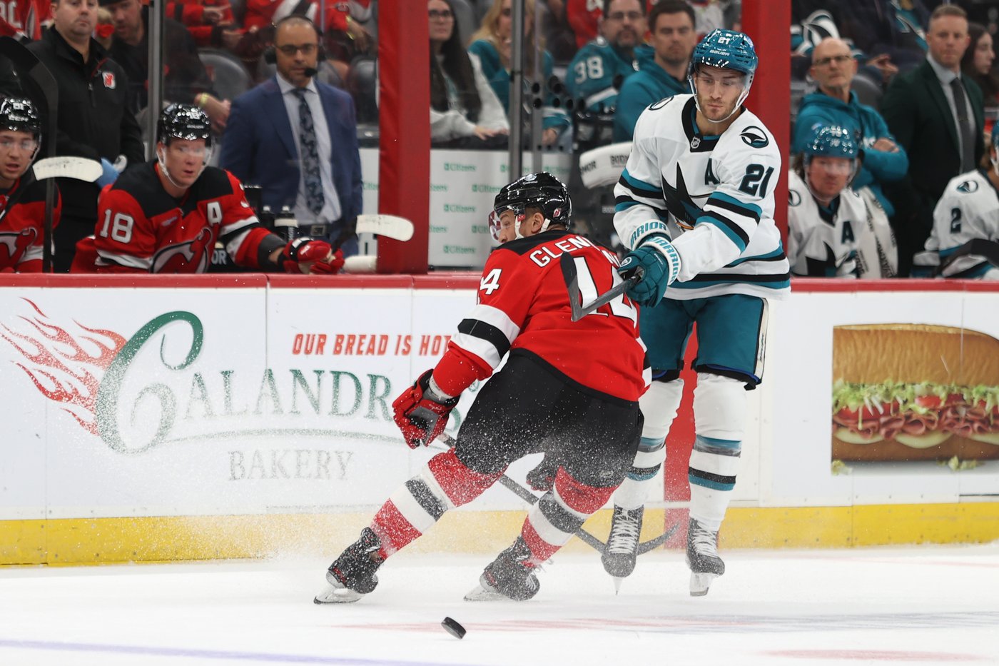 Hamilton scores 2 power-play goals as Devils beat Sharks 3-1 for 7th straight win | iNFOnews.ca Hamilton scores 2 power-play goals as Devils beat Sharks 3-1 for 7th straight win | iNFOnews.ca