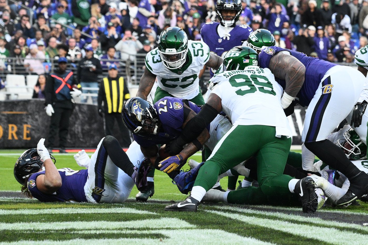 Henry rushes for 2 TDs to help sluggish Ravens to fifth straight win, 23-10 over Jets | iNFOnews.ca