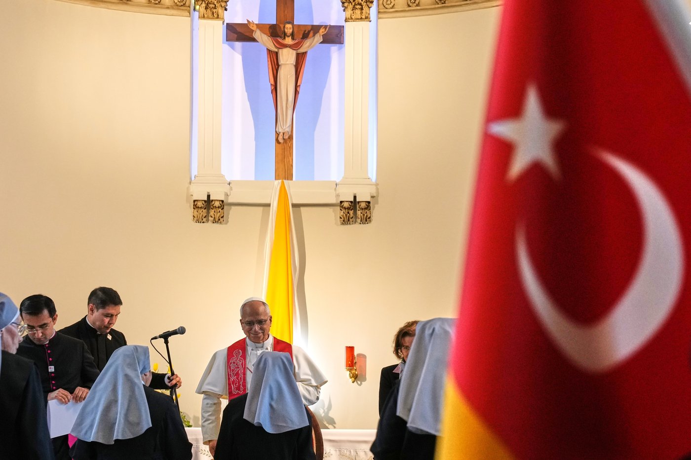 Photos highlight Pope Leo XIV’s first overseas pilgrimage | iNFOnews.ca