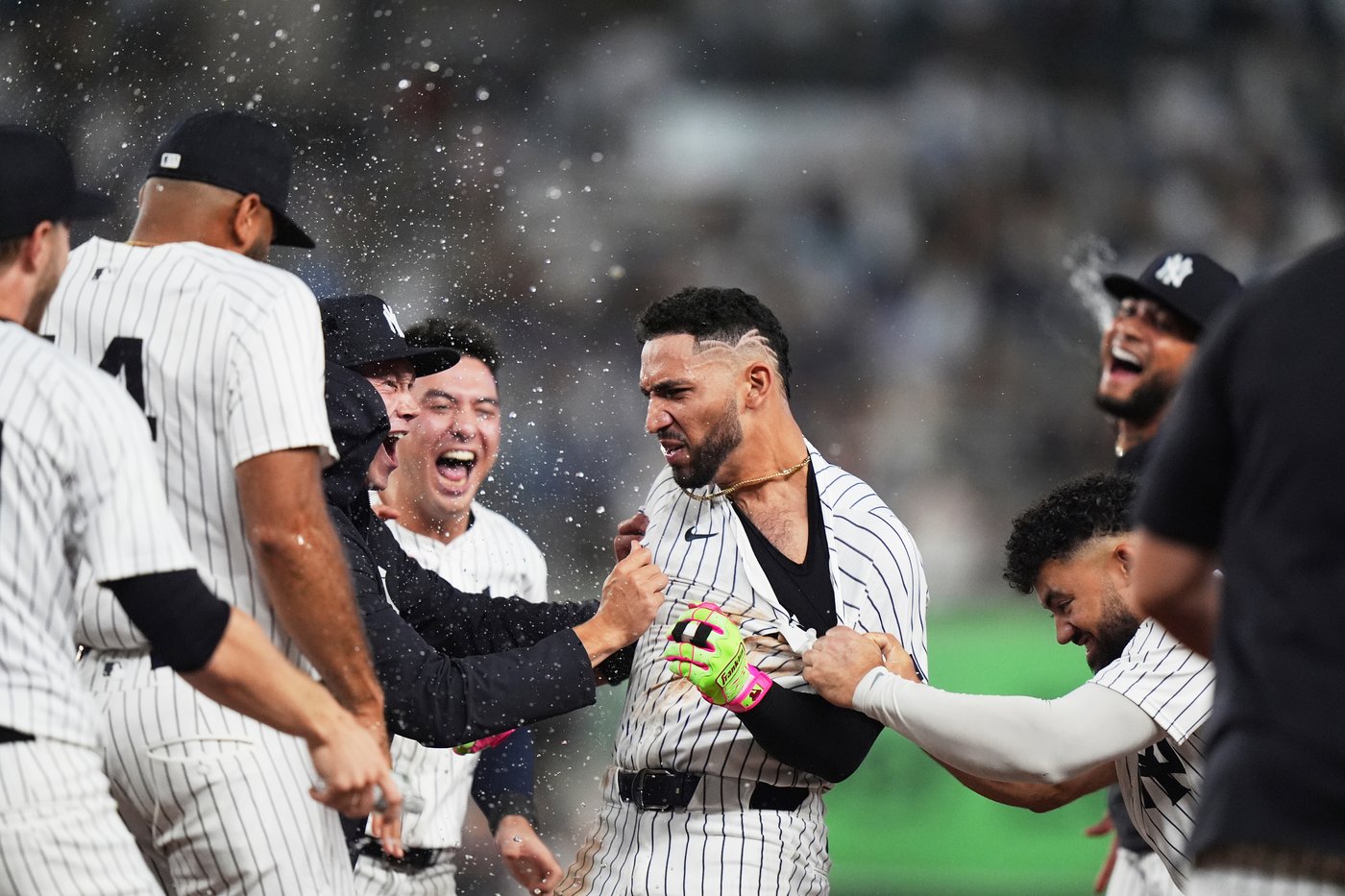 Yankees rally past White Sox 3-2, clinch playoff berth and close within 1 game of Toronto in AL East | iNFOnews.ca
