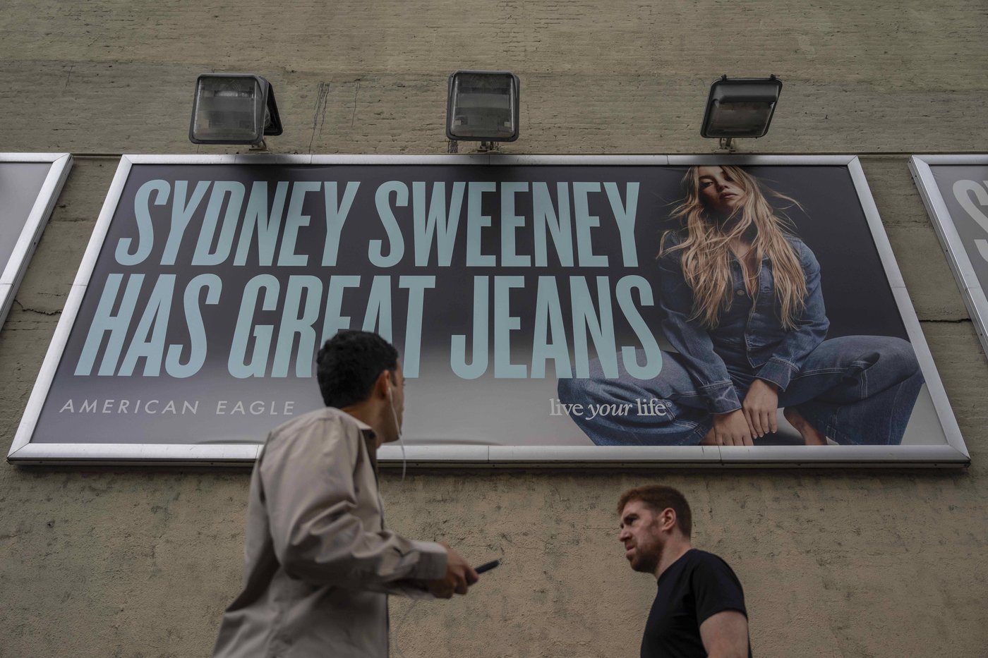 American Eagle counts new customers after Sydney Sweeney ad frenzy and shares soar | iNFOnews.ca American Eagle counts new customers after Sydney Sweeney ad frenzy and shares soar | iNFOnews.ca
