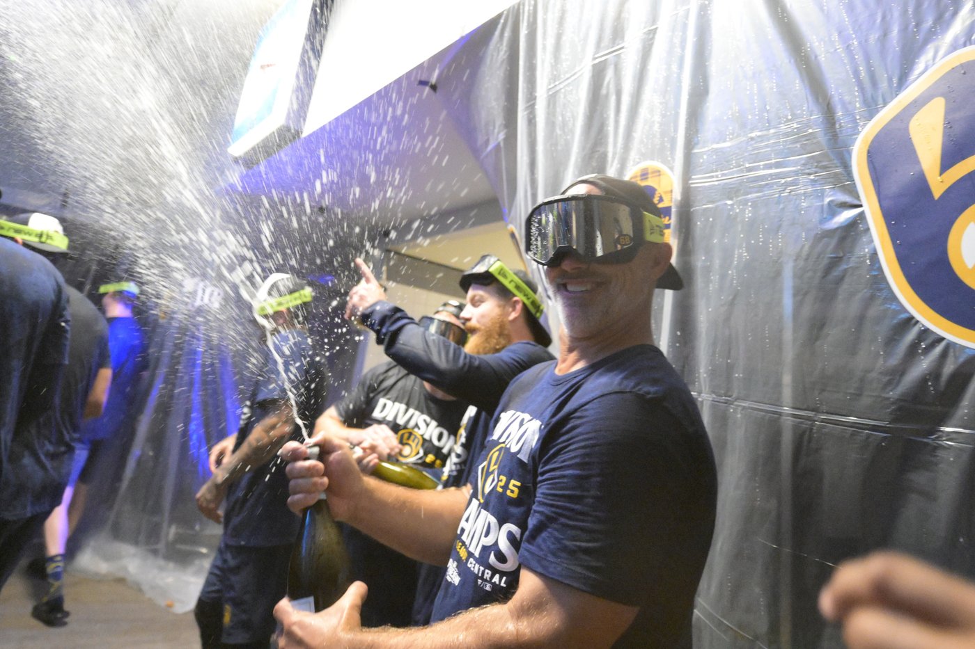 Brewers celebrate 3rd straight NL Central title, driven by underdog status | iNFOnews.ca
