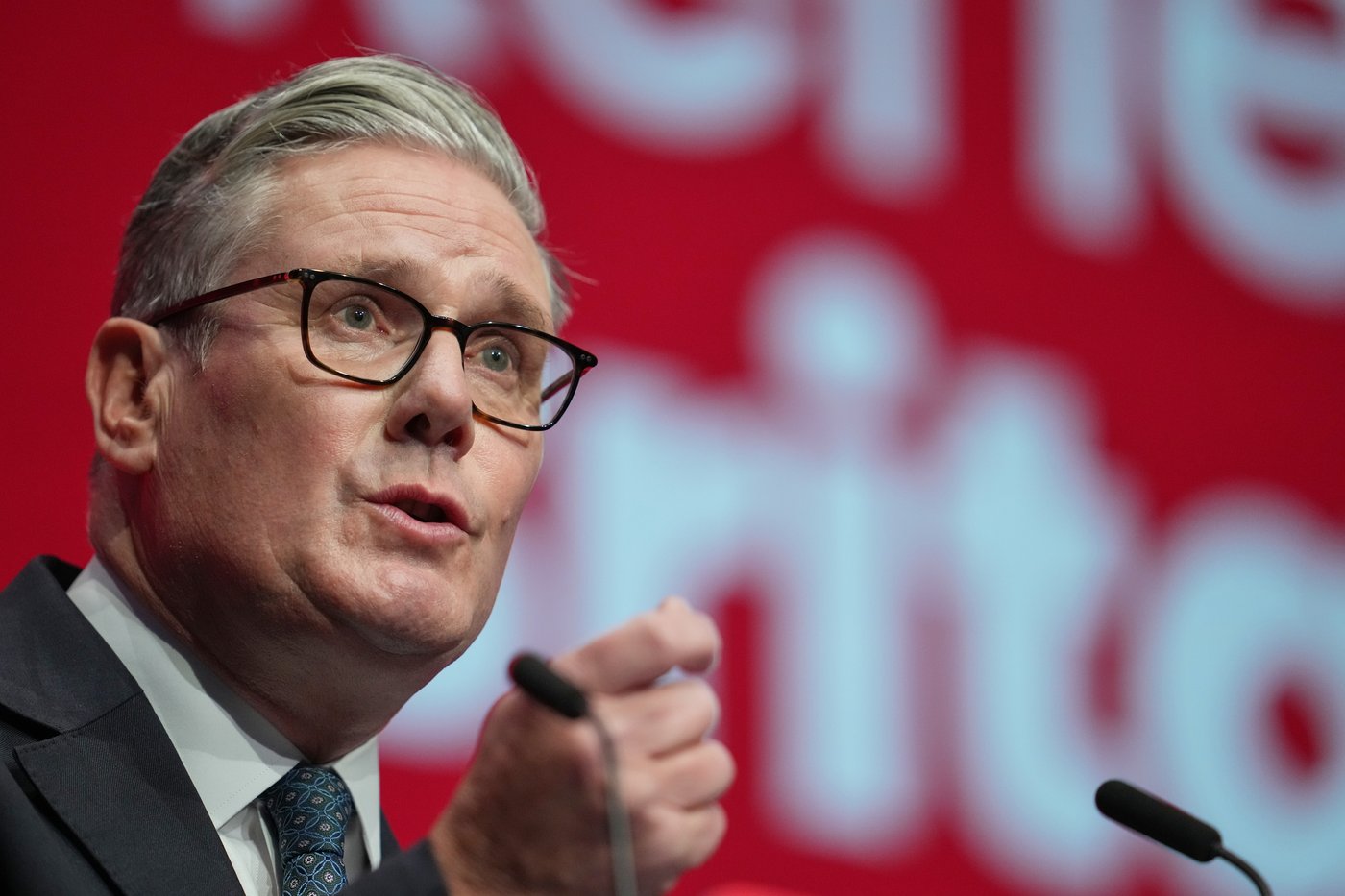 Starmer argues for inclusive patriotism and accuses Farage of trying to divide Britain | iNFOnews.ca