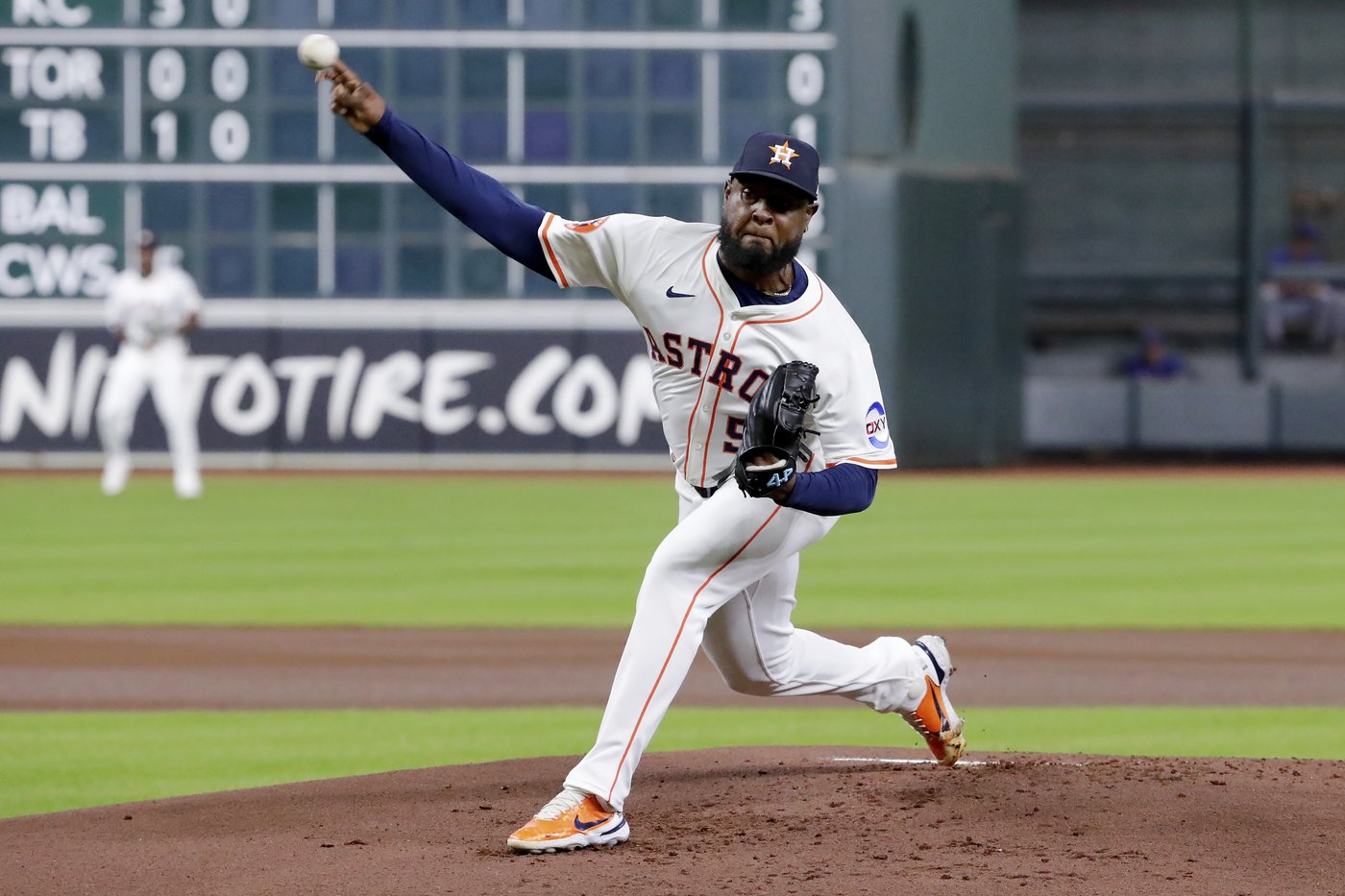 Altuve's homer lifts Astros to sweep Rangers, take AL West lead | iNFOnews.ca