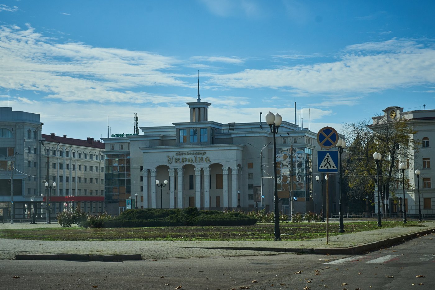 Photos show tense stillness of Ukraine's Kherson, under threat from across the Dnipro River | iNFOnews.ca
