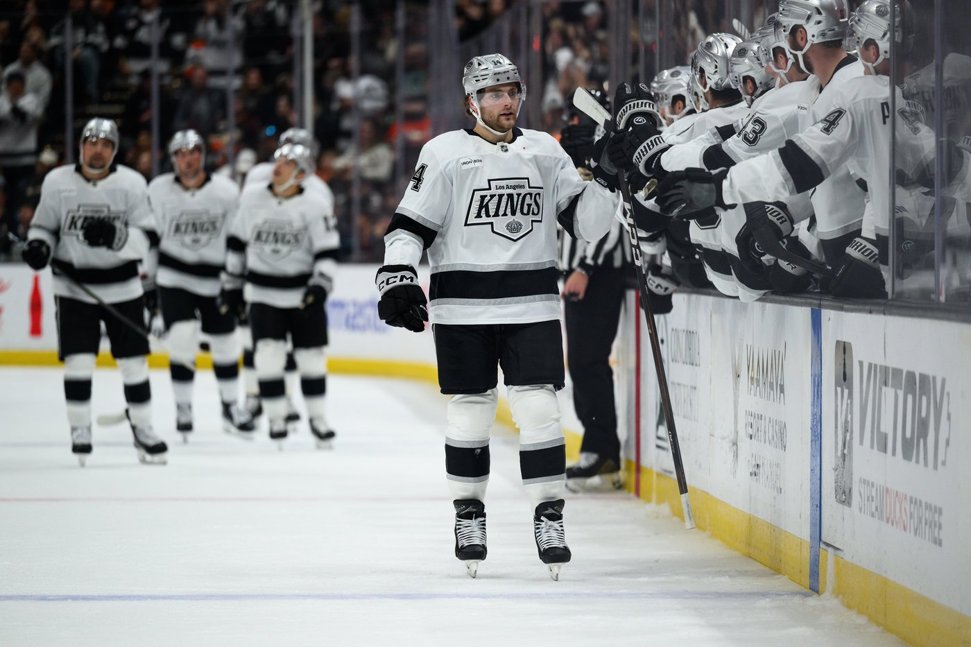 Carlsson scores late in regulation, Ducks rally for 5-4 shootout win over Kings | iNFOnews.ca