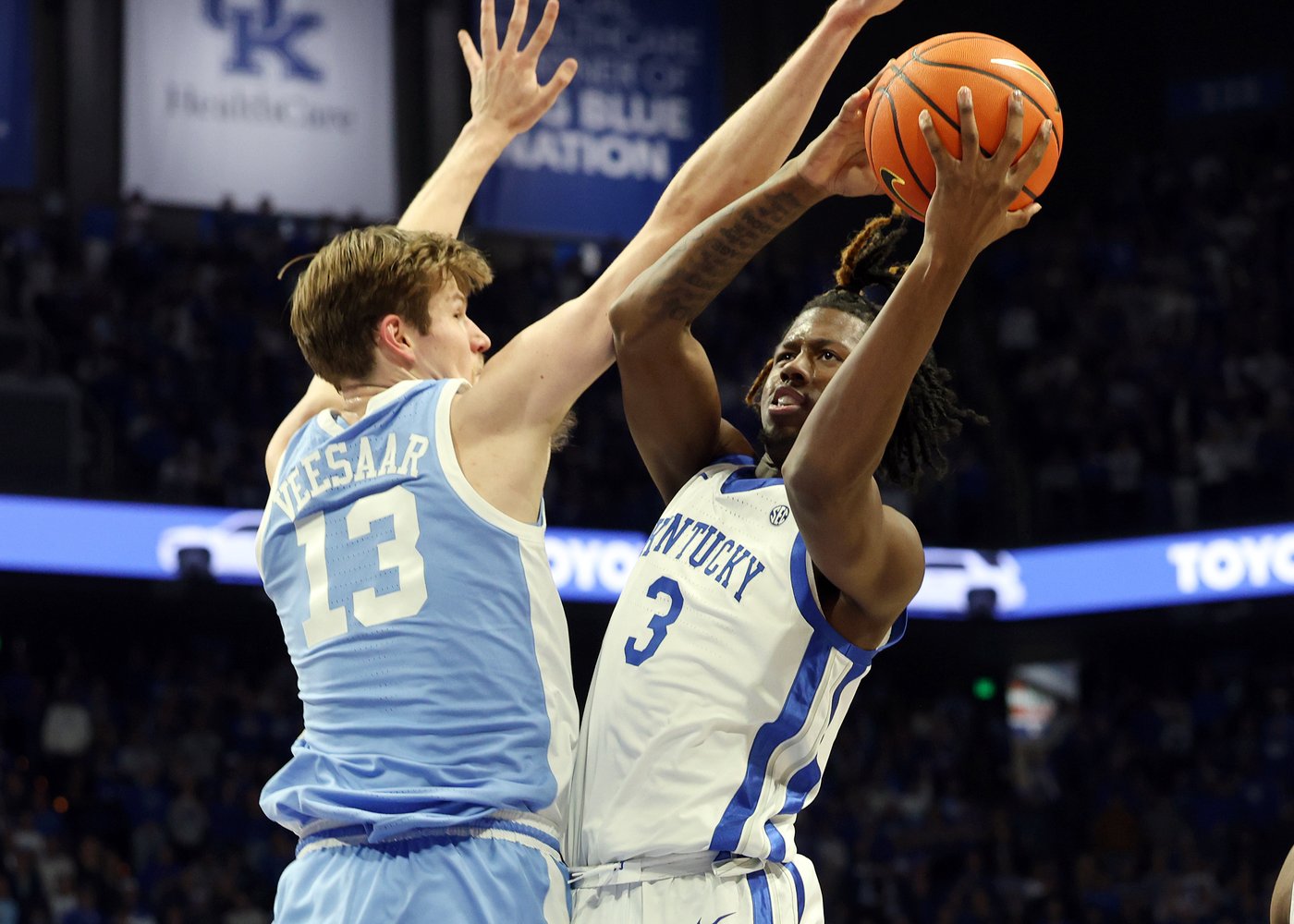 Dixon delivers late as No. 16 North Carolina wins 67-64 at No. 18 Kentucky | iNFOnews.ca