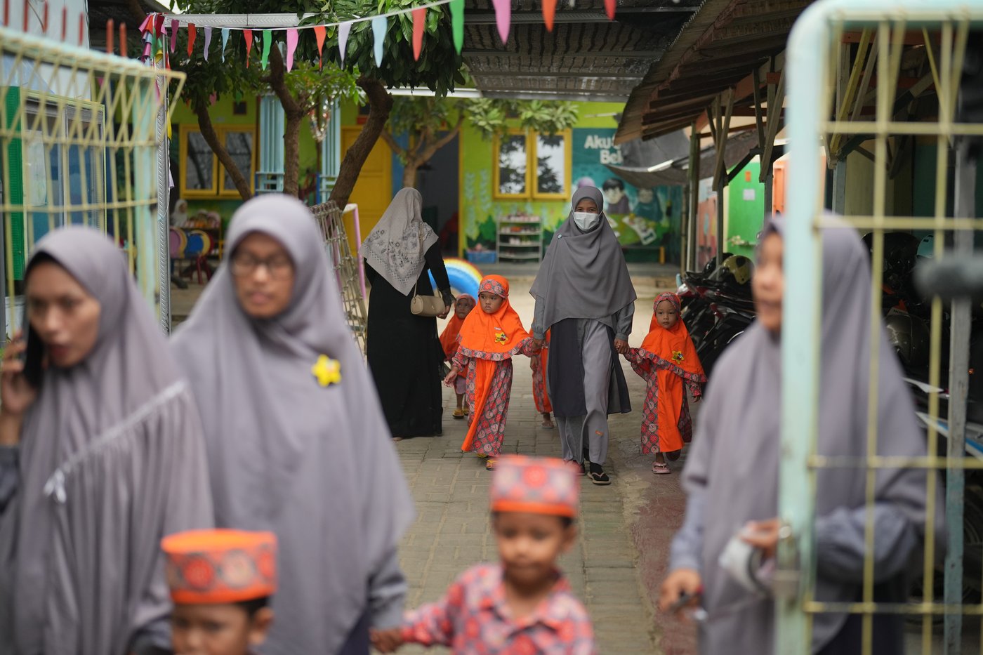 Photos show the efforts to curb a measles outbreak in Indonesia | iNFOnews.ca